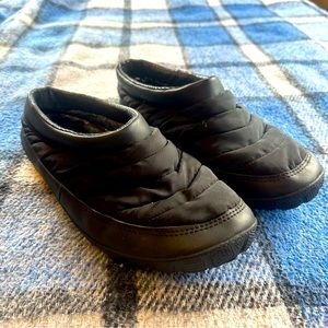 Columbia Omni heat packed out slippers size 11 black
